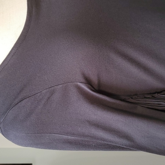 CHA CHA VENTEblack top. Size small. Sleeves and down are fringed. - Picture 2 of 9